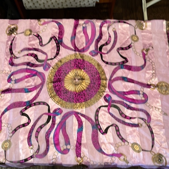 Purple Black Leopard Print Pattern Scarf Gold Tone Chains Sz 36” x 36”  Lavender - Picture 11 of 16